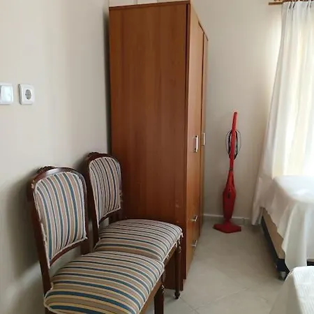 Meyve Bahceli Kirmizi Ev * Ovacik (Cesme)