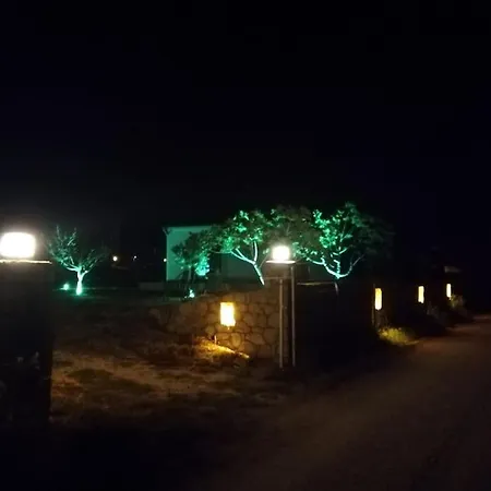 Meyve Bahceli Kirmizi Ev Semesterbostad Ovacik (Cesme)