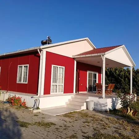 Semesterbostad Meyve Bahceli Kirmizi Ev Ovacik (Cesme)