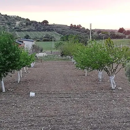 Meyve Bahceli Kirmizi Ev * Ovacik (Cesme)
