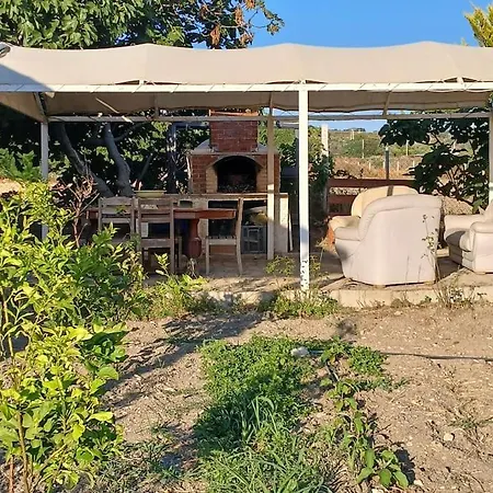 Meyve Bahceli Kirmizi Ev * Ovacik (Cesme)