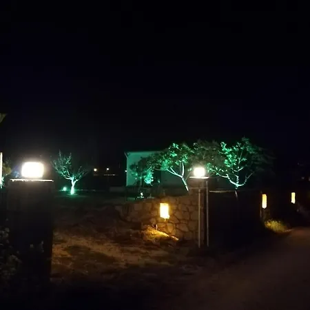 Meyve Bahceli Kirmizi Ev Semesterbostad Ovacik (Cesme)