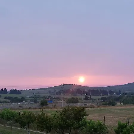 Meyve Bahceli Kirmizi Ev * Ovacik (Cesme)