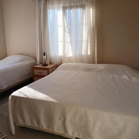Meyve Bahceli Kirmizi Ev * Ovacik (Cesme)