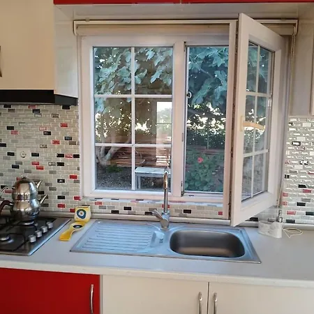 Meyve Bahceli Kirmizi Ev Casa de Férias