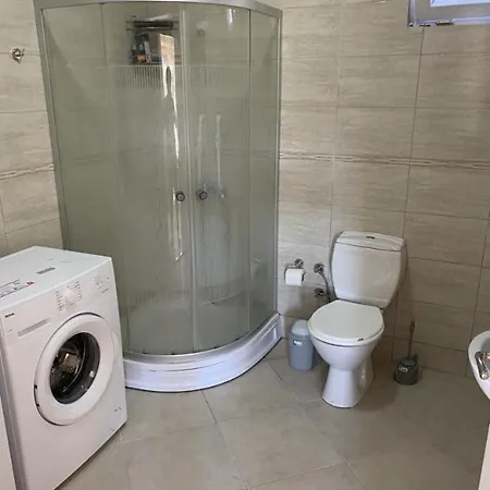 Meyve Bahceli Kirmizi Ev * Ovacik (Cesme)